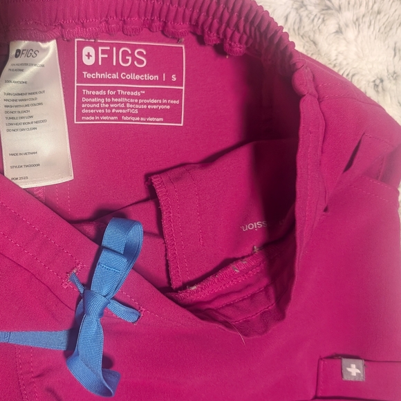 Figs Kade Cargo Scrub Pants Raspberry - Picture 2 of 3